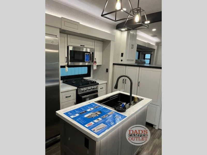New 2025 Jayco North Point 382FLRB